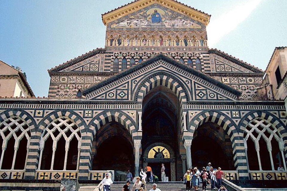Domkyrkan i Amalfi harstarka inslag av morisk arkitektur. Den är väl värd ett besök.