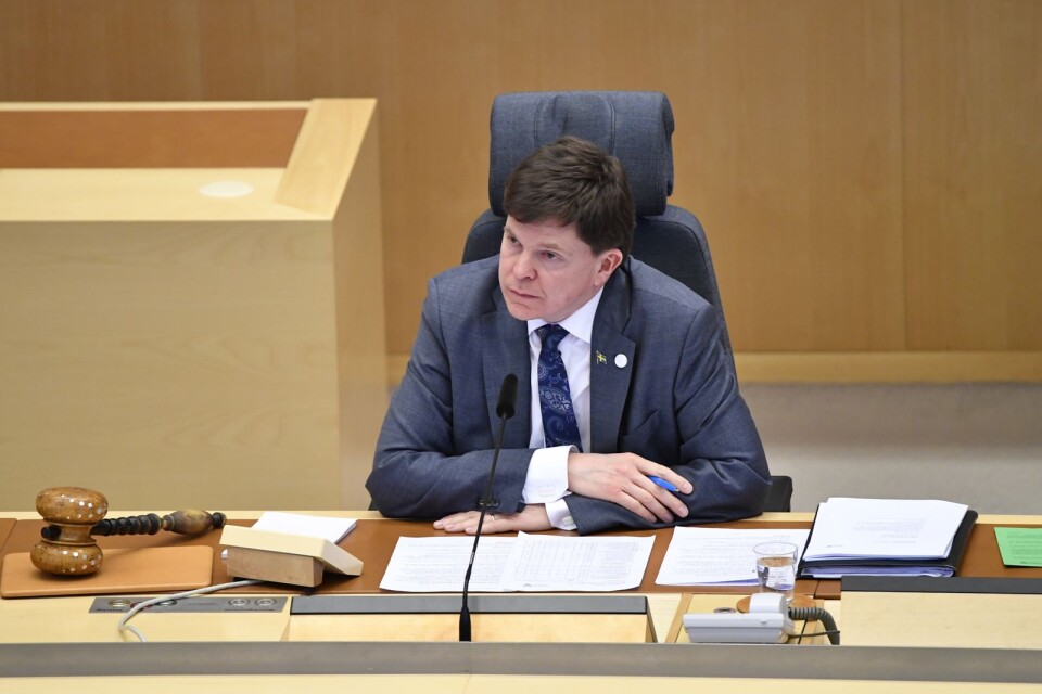 Talmannen Andreas Norlén i riksdagen, där en ändring i mediegrundlagen röstats genom en gång.