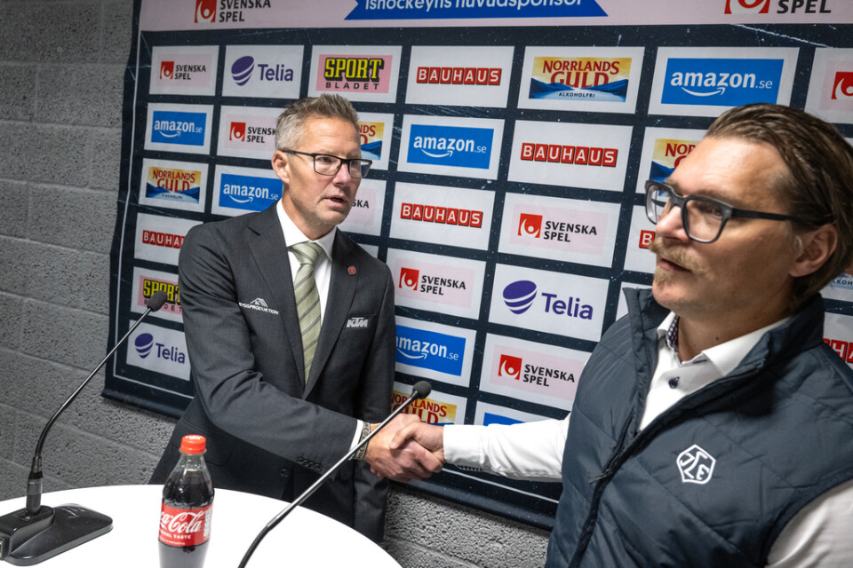 Johan Hedberg, ny tränare i Örebro och från Leksand, och Leksands tränare Björn Hellkvist under presskonferensen efter matchen.