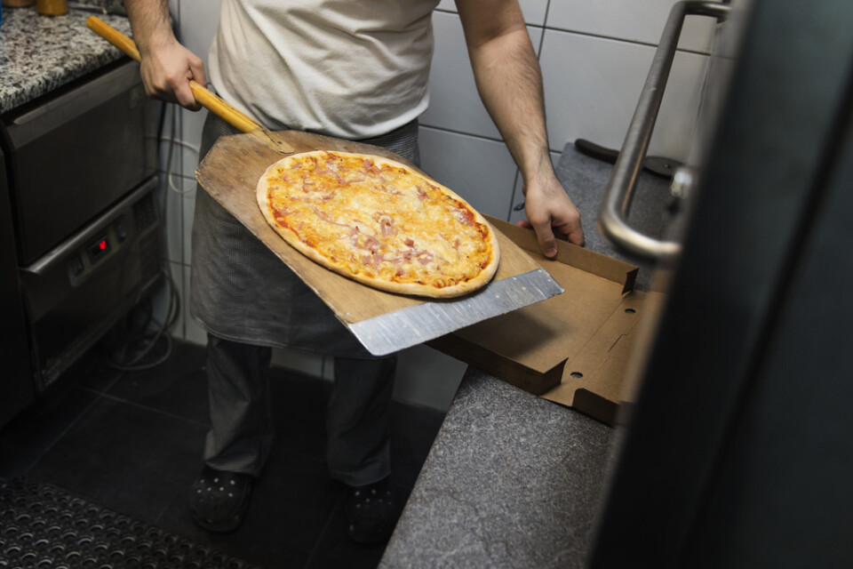 En pizzasugen man hotade med yxa då han inte kunde köpa någon pizza. Arkivbild.