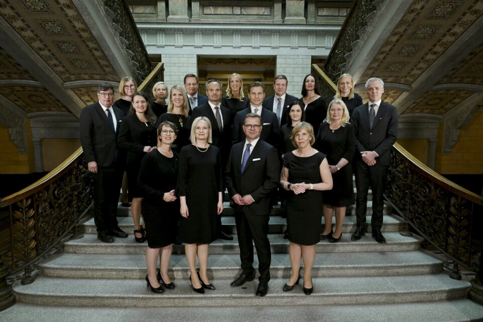Finlands regering, med finansminister Riikka Purra och statsminister Petteri Orpo i mitten längst fram. Arkivbild