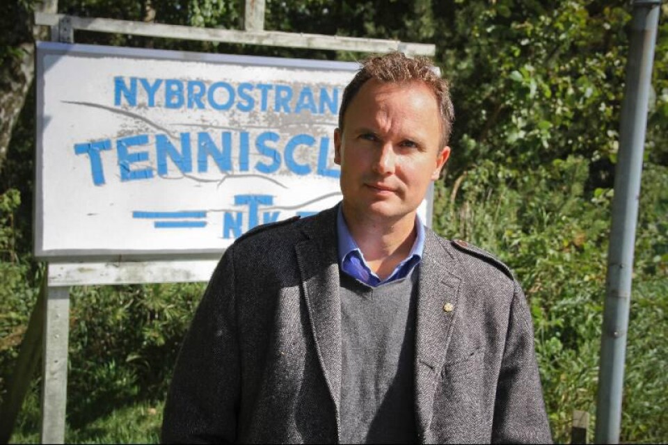 Inte förvånad. "Jag har hört av mig till polisen flera gånger - men de har inte velat ha min hjälp", säger ordförande på Nybrostrands TK Fredrik Roxenius.