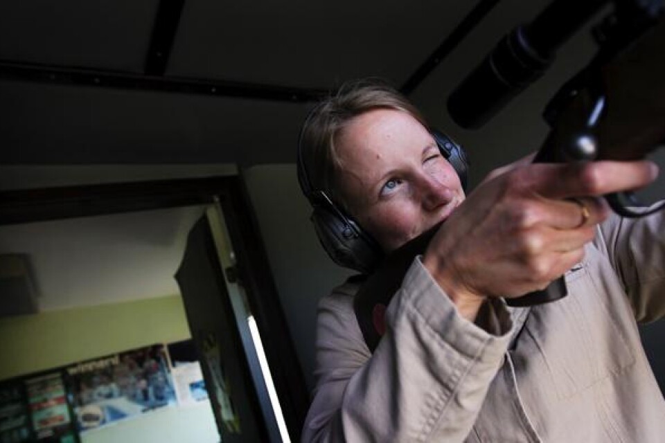 Helena Ågerstam, bosatt i Lund, övar för en jägarexamen på Maglarps skyttecentrum. "Det kommer man inte hinna", säger hon om de begränsade skyttetiderna.