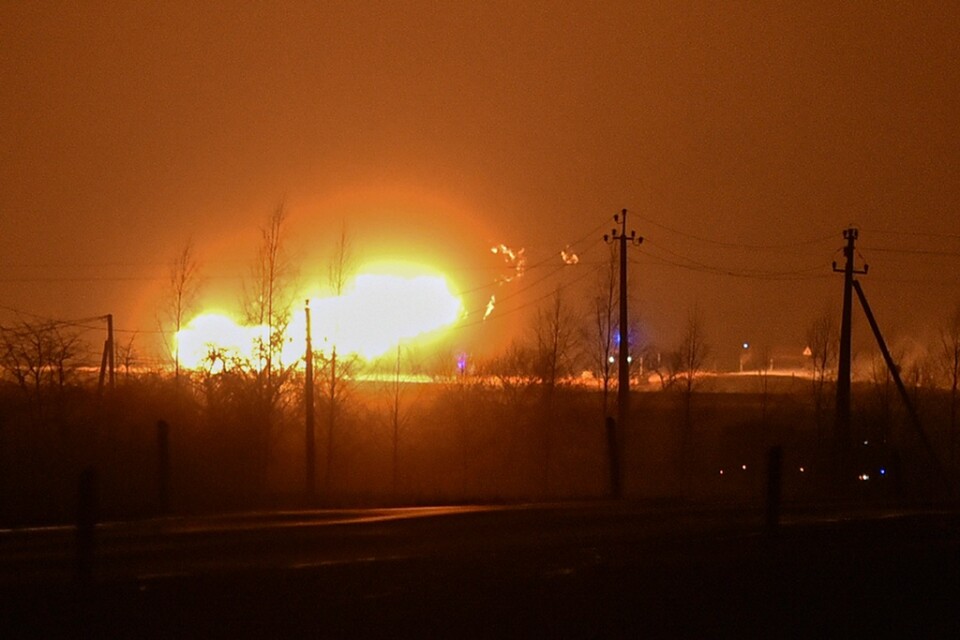 Explosionen inträffade i kommunen Pasvalys i norra Litauen. Den ledde till att det började brinna från ledningen.