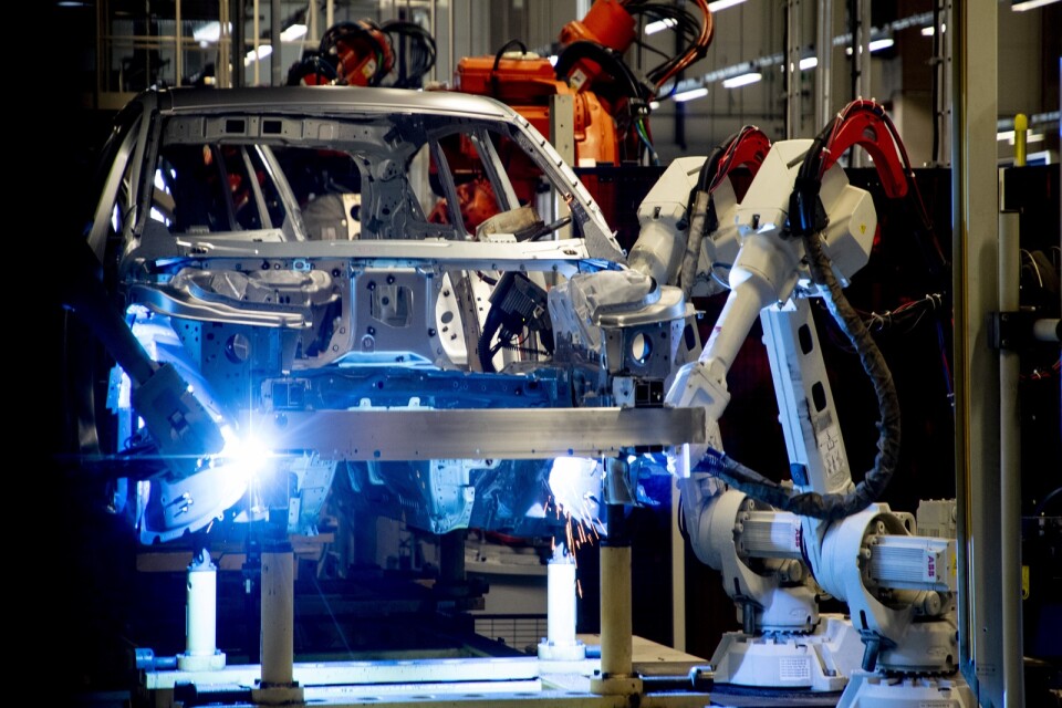 Volvo bygger bilar för fullt, som här i fabriken i Torslanda i Göteborg. Arkivbild.