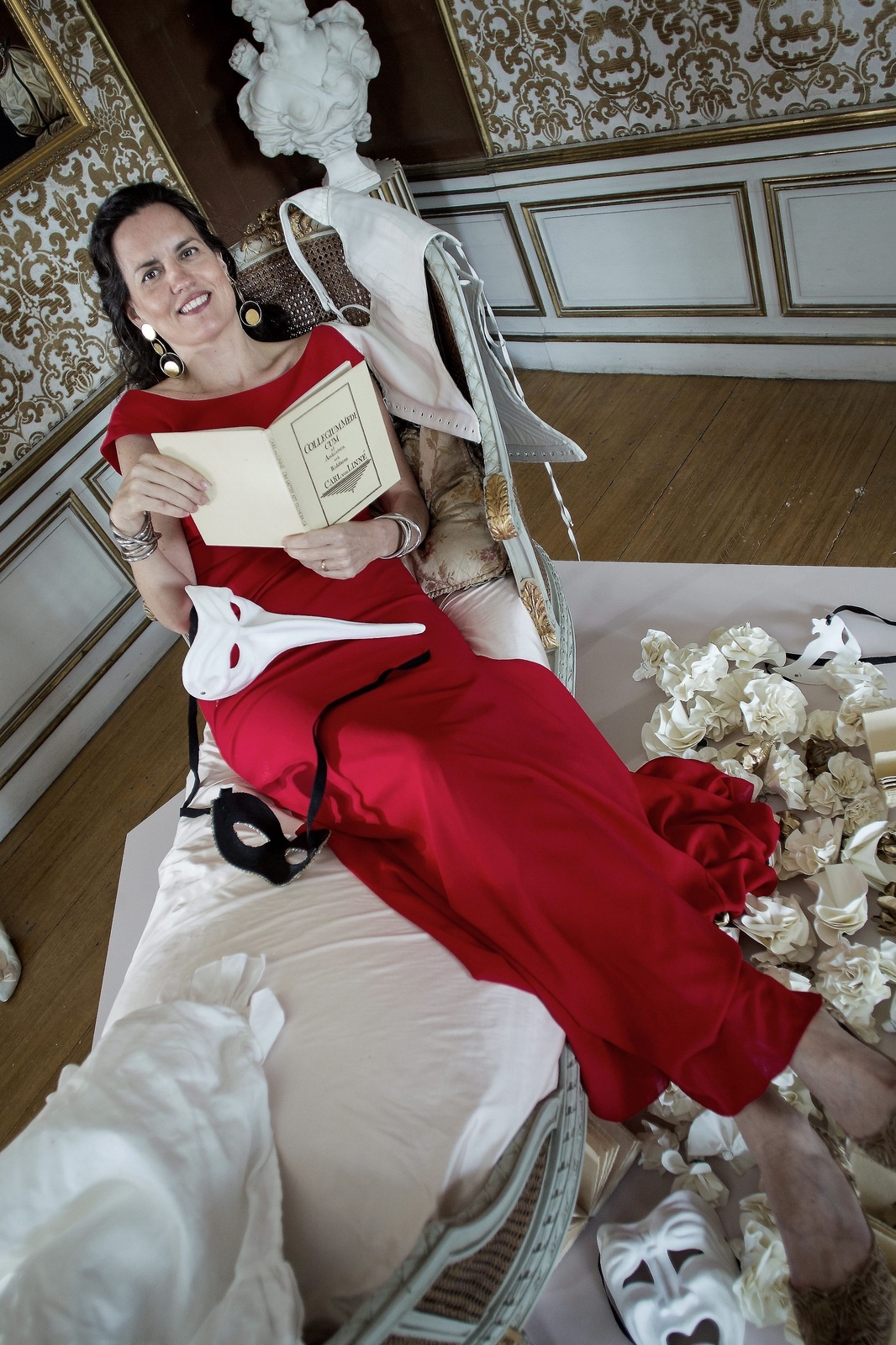 2014 skapade Skarhults slottsfru Alexandra von Schwerin den första utställningen på Skarhults slott, Den dolda kvinnomakten. Foto: Claes Hall