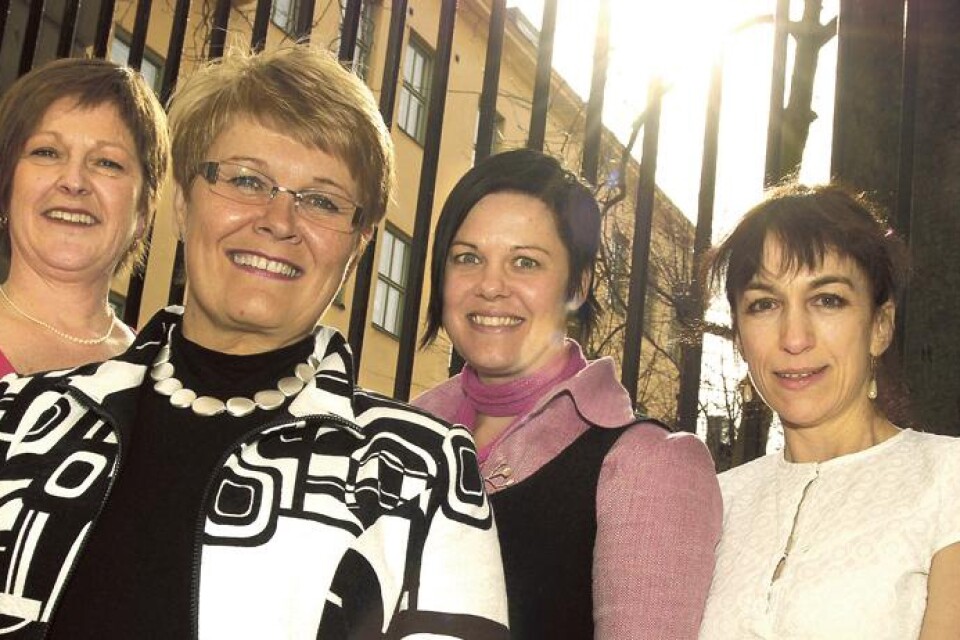 Maud Olofsson med några av ambassadörerna för kvinnligt företagande.