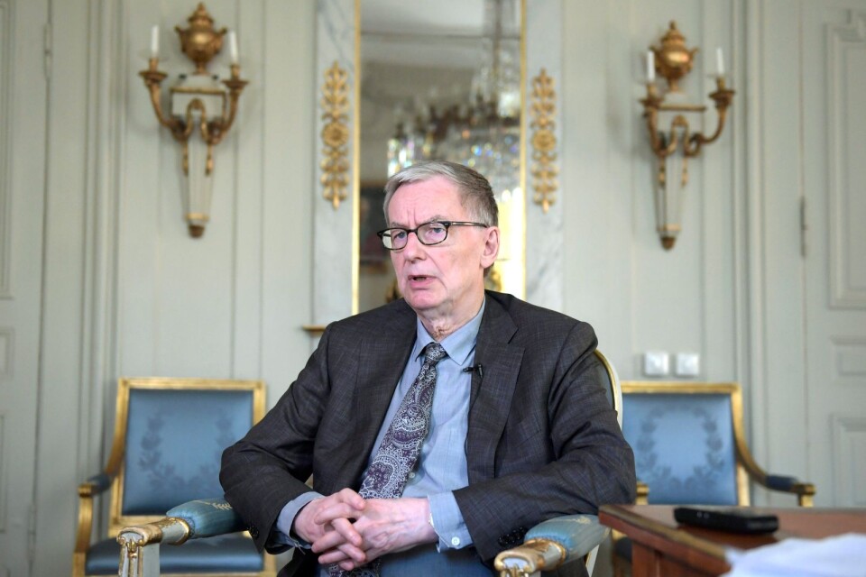 Anders Olsson hoppas att Nobelstiftelsen ska lämna sitt besked efter den 5 mars. "Om det dröjer ytterligare kan Akademien behöva gå i konfrontation", säger han. "Det skulle kännas väldigt, väldigt tråkigt."