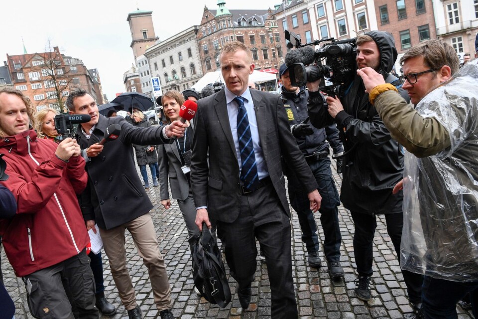 Åklagare Jakob Buch-Jepsen anländer till Byreten i Köpenhamn. Idag avkunnas domen för den mordmisstänkte Peter Madsen.