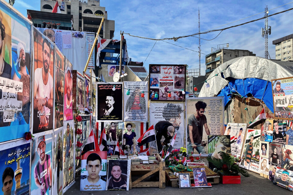 Hundratals regeringskritiska demonstranter har dödats i protesterna i Iran, som bröt ut i oktober förra året. På Tahrirtorget sitter affischer till deras minne.