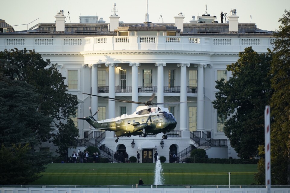 En helikopter för Donald Trump till det militärsjukhus där han ska vårdas under kommande dagar.
