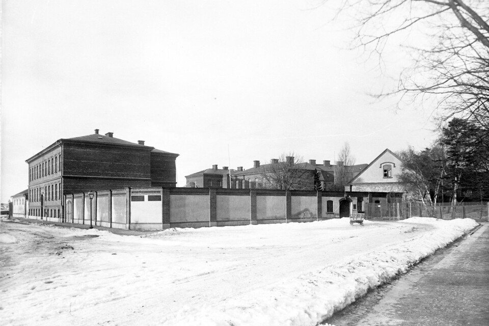 Under tidigt 1900-tal gick fattigvårdsanstalten, i folkmun, under namnet "Borgen". Bilden från runt 1920, är tagen från nuvarande Blekingegatan.