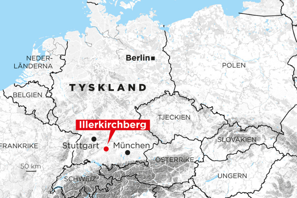 En flicka har dödats medan en annan flicka skadades svårt i en knivattack i Illerkirchberg.