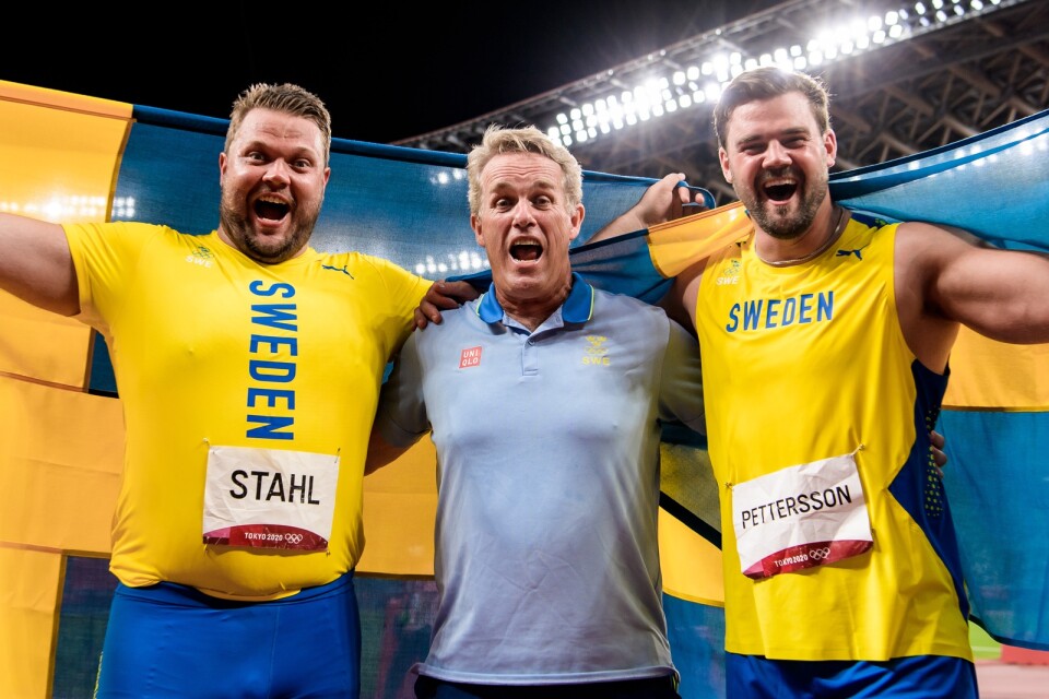 Vésteinn Hafsteinsson tillsammans med Daniel Ståhl och Simon Pettersson efter succén i diskusfinalen i OS i Tokyo.