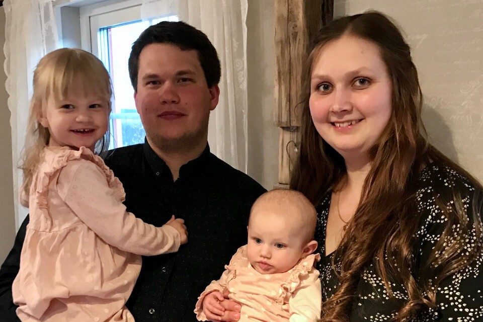 Karolin och Alexander Jeppsson, Västerstad, fick den 3 januari dottern Elisa på Kristianstad BB. Vid födseln vägde hon 3 400 gram och var 51 cm. Felicia, 2 år, är en stolt storasyster. Mamma Karolin kommer från Rönås.