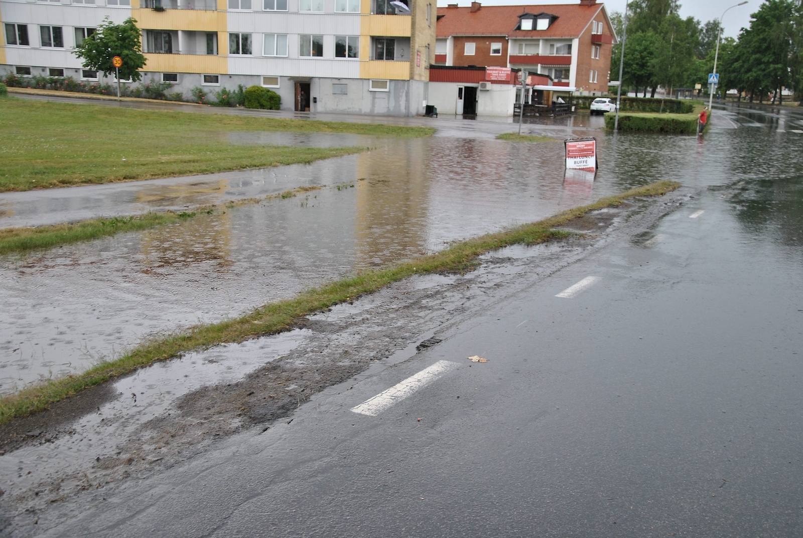 Kraftigt skyfall har drabbat Östra Göinge under onsdagen. Foto: Johan Nordström