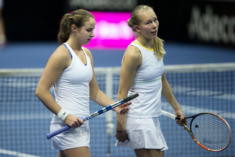 Sveriges två bäst rankade spelare, Rebecca Peterson och Johanna Larsson, är ankare i Fed Cup-laget. Arkivbild.
