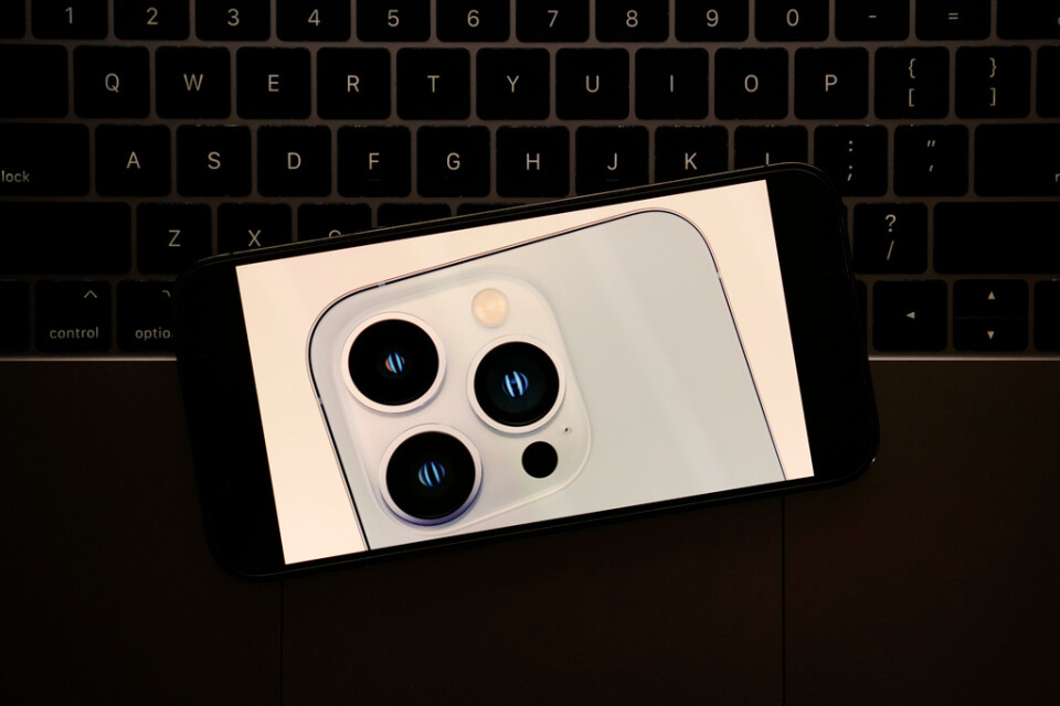 Apples nya Iphone visades upp på en webbsänd presskonferens.
