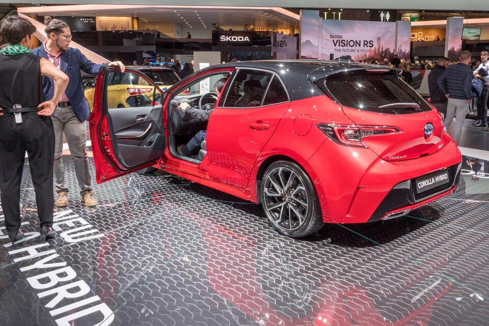 Tillbaka till framtiden. Toyota tar både Corolla och Camry till heders igen i Europa, och båda kommer som el/bensin-hybrider.