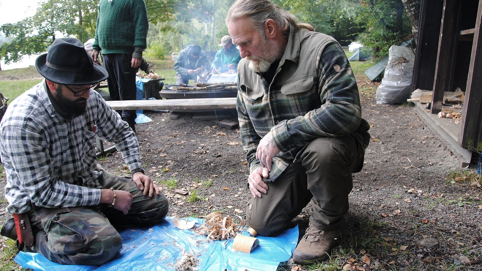 Dave Canterbury, välkänd överlevnadsexpert från USA, håller i en överlevnadskurs i skogarna vid Immeln.