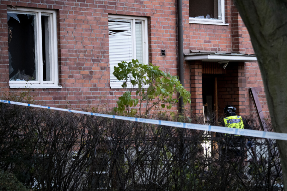 Polisen utreder två explosioner i Helsingborg.