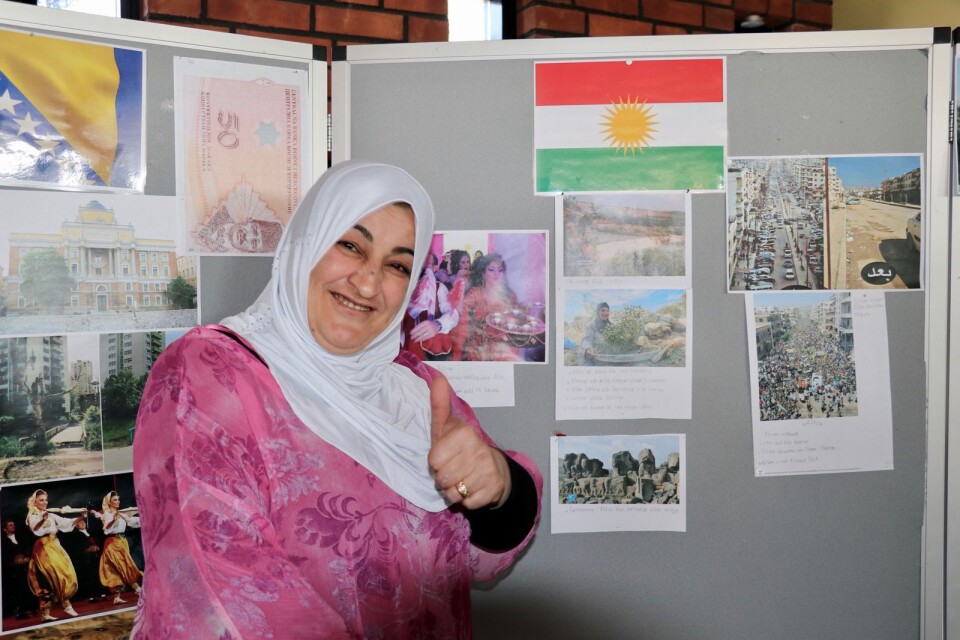 En internationell kulturhörna fanns uppbyggd. Feryal Sido visade bilder och berättade om Kurdistan. ”Jag trivs mycket bra här på skolan.”