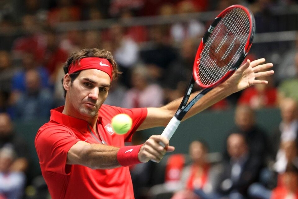 Det blev en överraskande förlust när Roger Federer var tillbaka på tennisbanan för första gången på nästan en månad. 70-rankade spanjoren Albert Ramos-Vinolas besegrade den schweiziske världstrean med 7-6, 2-6, 6-3 i ATP-turneringen i Shanghai. Förra år