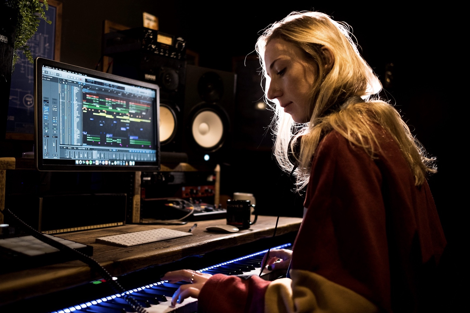 Joanna jobbar både med egen musik och med andras, bland annat som ljudtekniker.