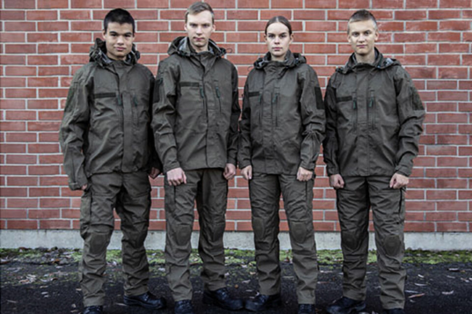 Några av de olika uniformsmodeller som soldaterna testar under perioden. När beslutet är fattat ska den utvalda modellen modifieras med respektive lands kamouflagemönster.