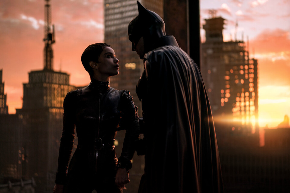 Catwoman (Zoë Kravitz) och Batman (Robert Pattinson) har en sprakande kemi i "The Batman". Pressbild.