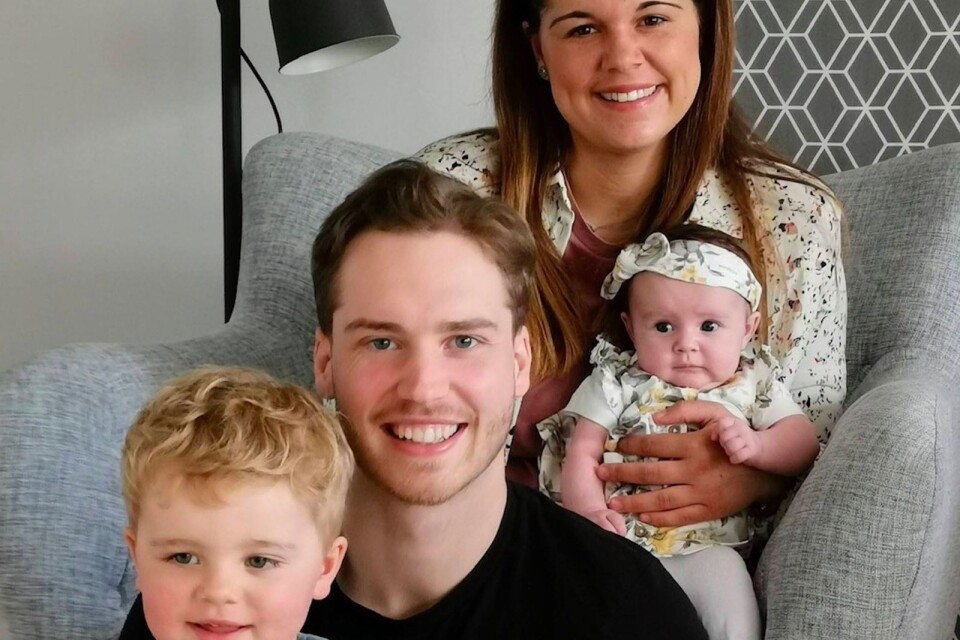 Amanda Gunnarsson och Julian Simonsson, Färjestaden, fick den 9 februari en dotter som heter Nora. Vikt 3266 g, längd 49 cm. Syskon: Hugo.