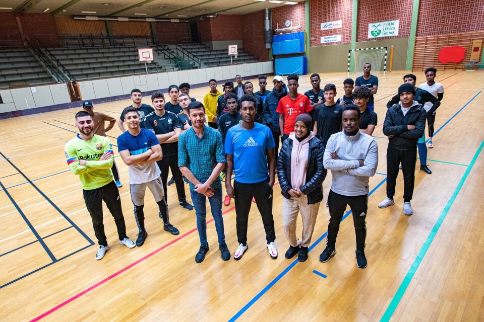 Football with Fryshuset and the association Framtidens Ungdom (Youth of the Future). At the front are leaders Abdalla Hosseini, Abdirahman "Abdi" Ali, Yasmin Mahammud and Adan Mohammed.