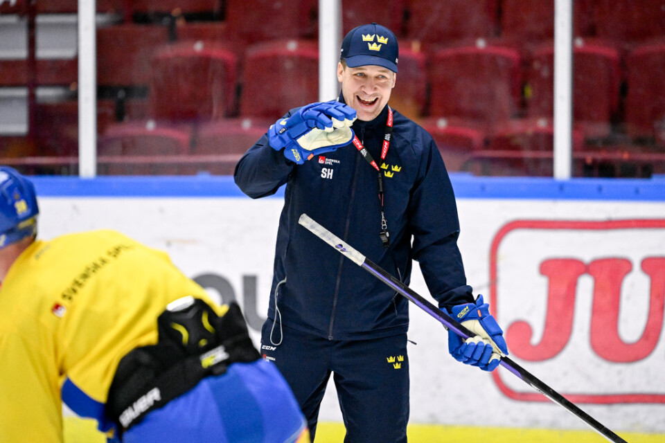 Sam Hallam, förbundskapten för Sveriges herrlandslag i ishockey, på träningen inför torsdagens Beijer Hockey Games i Malmö arena.