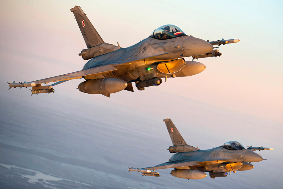 F-16-plan under Nato-övning. Dessa plan kan bestyckas med kärnvapenbomber.