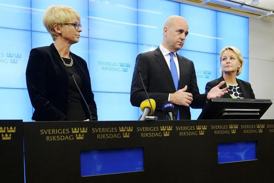 Elisabeth Svantesson (M), till vänster gick in i Reinfeldts regering 2013. Hon bryter nu med den politik hon stod för i Alliansregeringen i frågan om arbetsrätten. Foto: Janerik Henriksson / SCANPIX