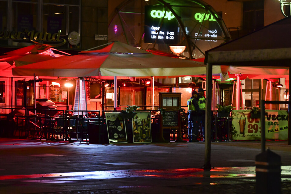 En person skottskadades på söndagskvällen på en Stockholmsrestaurang.