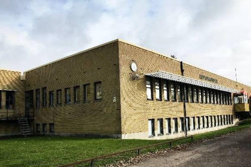 Köpingeskolan stängdes 2006, när mögel upptäcktes i lokalerna. Nu är möglet borta och kommunen planerar för förskola, fritidsgård och restaurangskola i lokalerna.