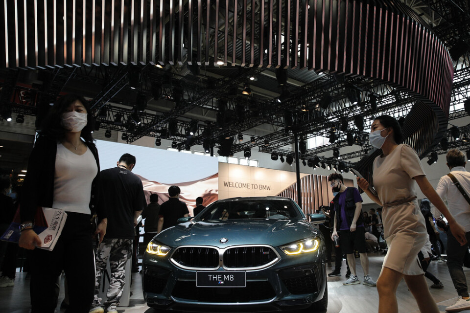 BMW presenterar en av sina modeller i samband med bilmässan i Peking förra hösten. Arkivbild.