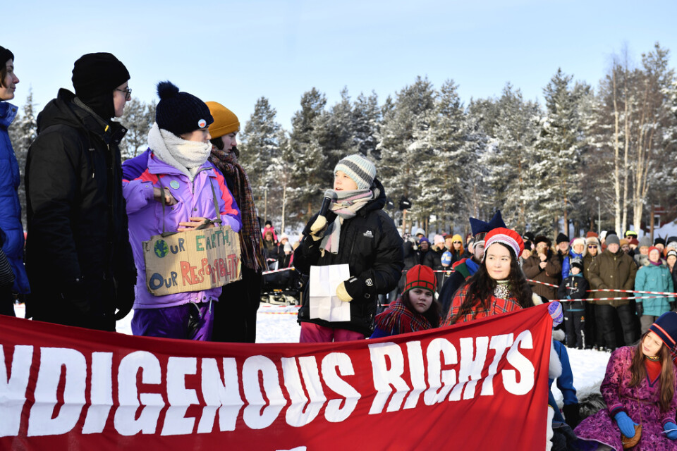 Klimataktivisten Greta Thunberg talar vid en klimatstrejk tillsammans med samiska barn och ungdomar i Jokkmokk.