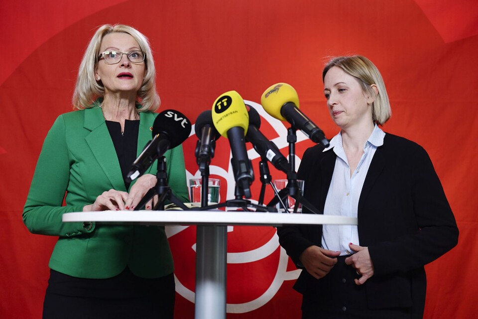 Socialdemokraternas EU-toppkandidater Heléne Fritzon och Jytte Guteland vill göra det enklare att ta tåget i Europa istället för flyget. Foto: Naina Helén Jåma / TT