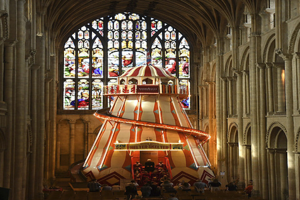 En enorm rutschkana har ställts upp i Norwichs katedral för att ge besökare en mer lekfull upplevelse.
