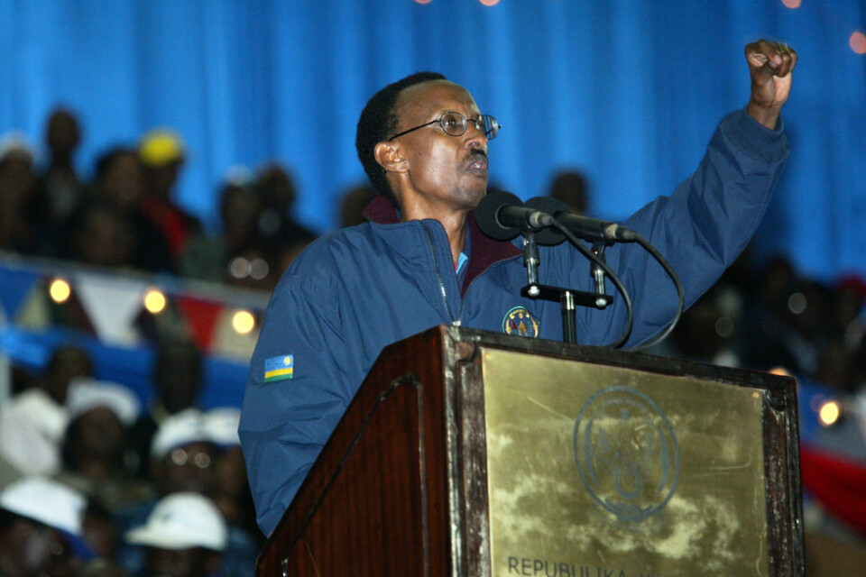 2003 vinner Paul Kagame presidentvalet som är det första fria valet efter folkmordet. Han vinner med 94 procent av rösterna. Hans närmaste konkurrent, Faustin Twagiramungu, landar på tre procent. Arkivbild.