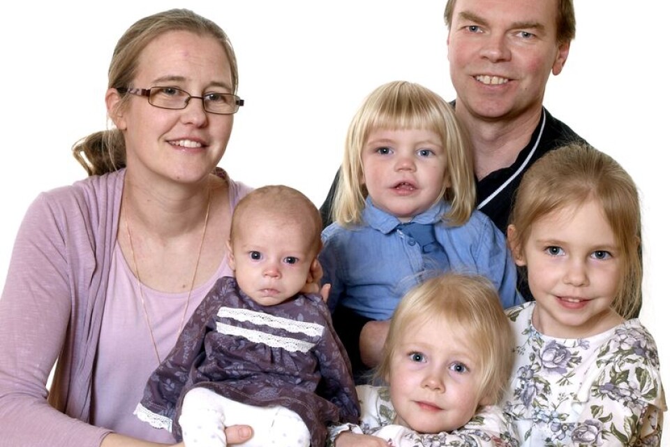 Ulrica Karlsson och Per Andersson, Gräsgärde 801, Vassmolösa, fick den 14 december en dotter. Vikt 3 090 g, längd 50 cm. Syskon: Lilly, Ninalie och Cigge.
