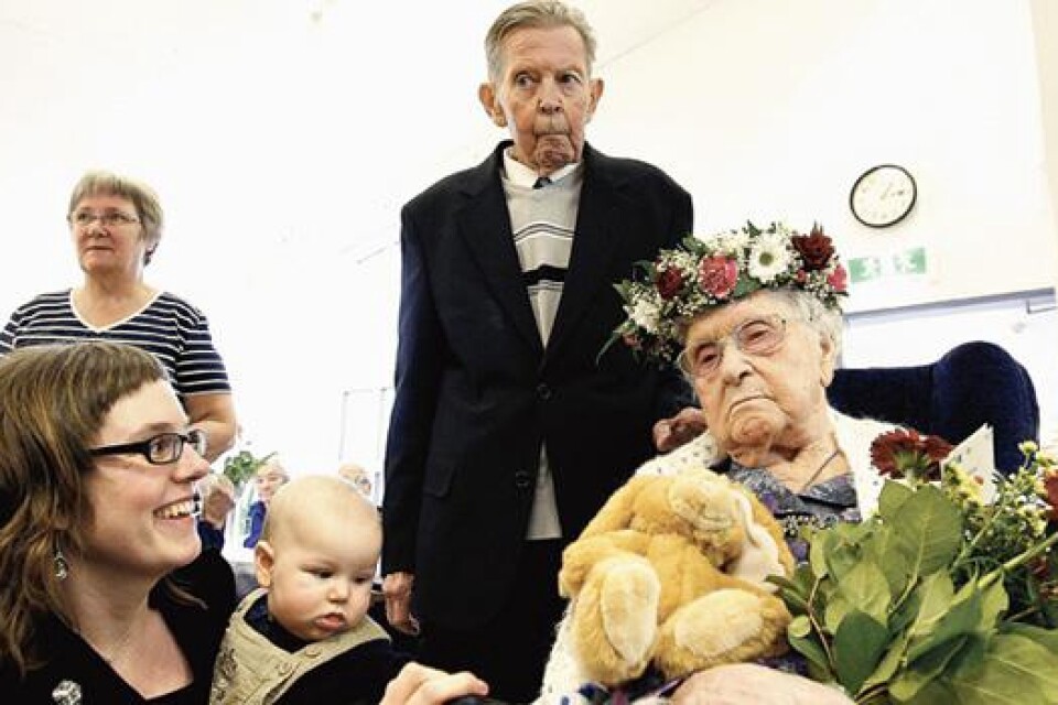 Hulda Carlsson hade sett fram emot födelsedagsfesten i flera veckor. Över 100 personer kom till Horred för att fira Sveriges näst äldsta person.