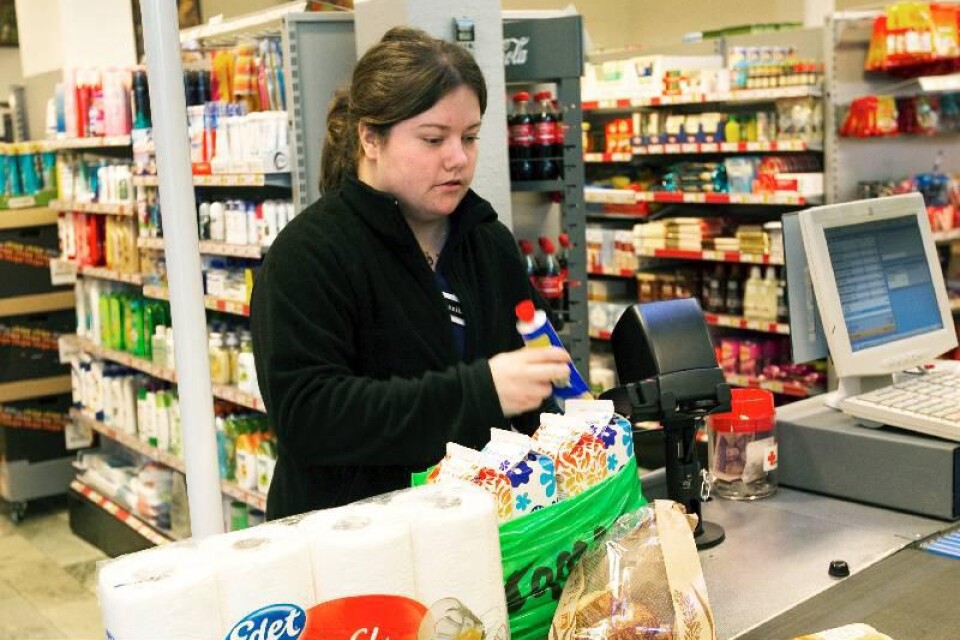 Vad betyder livsmedelsbutiken för Rydsgård? Annika Persson, Rydsgård: – Den betyder en hel del. Själv storhandlar jag det mesta på annat håll, men det är bra att kunna komma hit och köpa mjölk och annat. Man slipper köra till Skurup varje gång man behöver något litet.