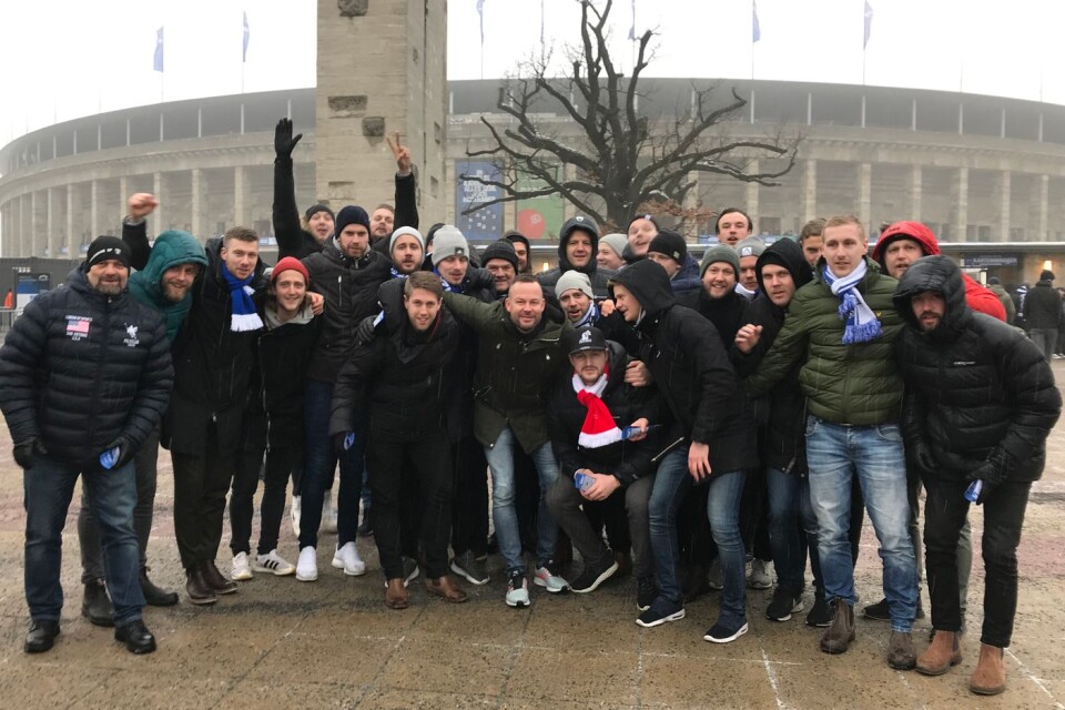 GAIF-truppen framför Olympiastadion i Berlin.