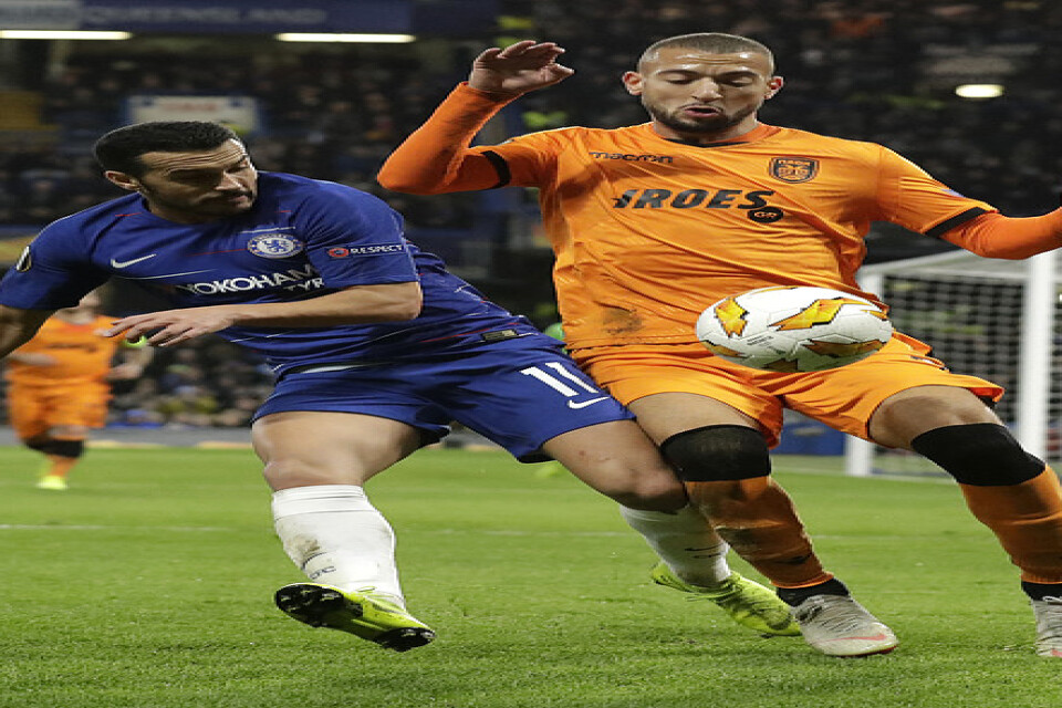 Paoks Omar El Kaddouri i orange och Chelseas Pedro Rodriguez när lagen möttes i Europa League. Arkivbild.