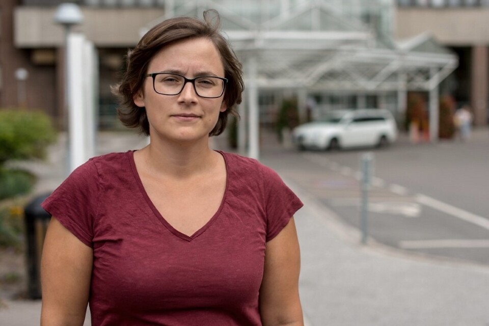 Sara Svensson är 34 år och bor i Genarp med man och barn. Hon är inte nöjd med att hon måste ta bilen till Skånehuset i Kristianstad, eftersom kollektivtrafiken inte fungerar utanför städerna. Hon vill införa förkortad arbetstid och låta de som tjänar mycket betala mer i skatt.                                                Arkivbild