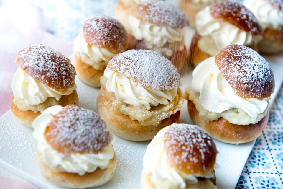 A traditional semla, or fastlagsbulle, is a bun baked with white flour,filled with marzipan and cream and topped with icing sugar.