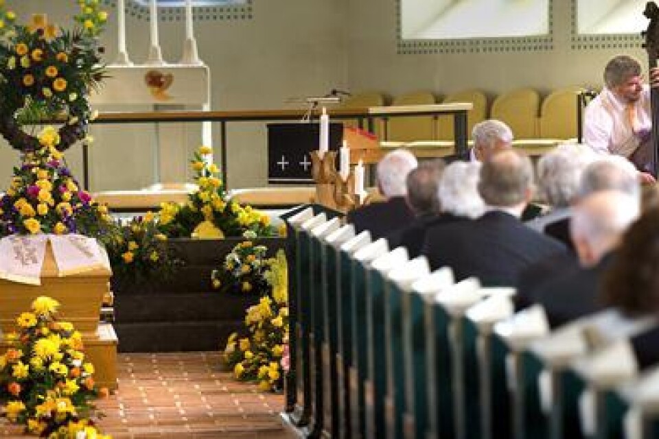 Begravning i Västra Vrams kyrka. Bild: Lasse Ottosson